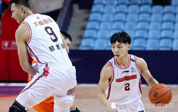 拉什福德本赛季至今出场19次，贡献2球3助。